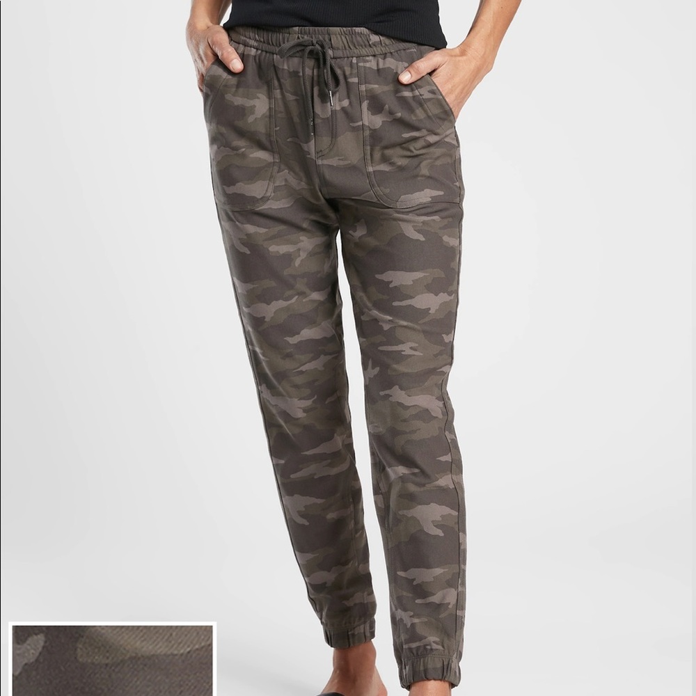 Athleta Black Olive Camo Farallon Jogger Sz 16